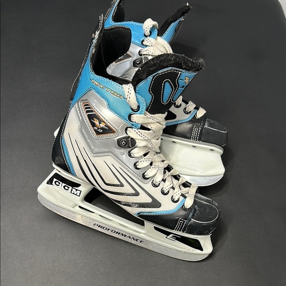 Ccm Vector 3.0 Hockey Skate kids size 6 //shoe size 7.5 - Picture 2 of 5